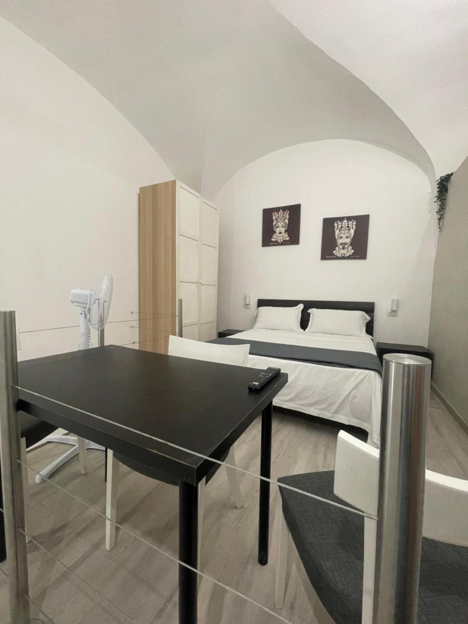 Cortile Corsica 13 Apartment Catania Bagian luar foto