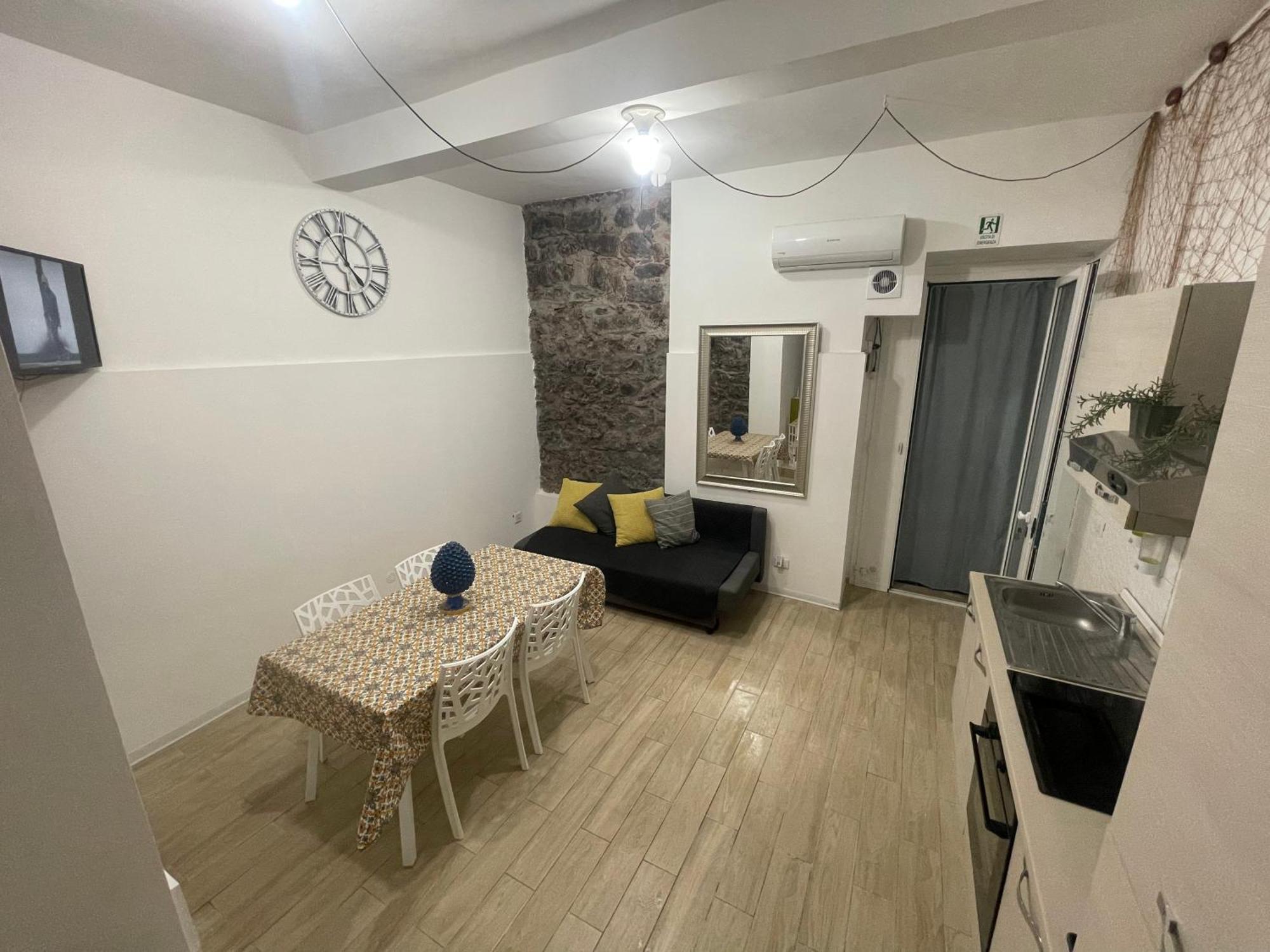 Cortile Corsica 13 Apartment Catania Bagian luar foto